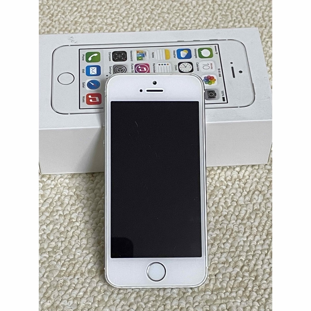 Apple(アップル)のiPhone5s  シルバー　32GB SIMフリー スマホ/家電/カメラのスマートフォン/携帯電話(スマートフォン本体)の商品写真