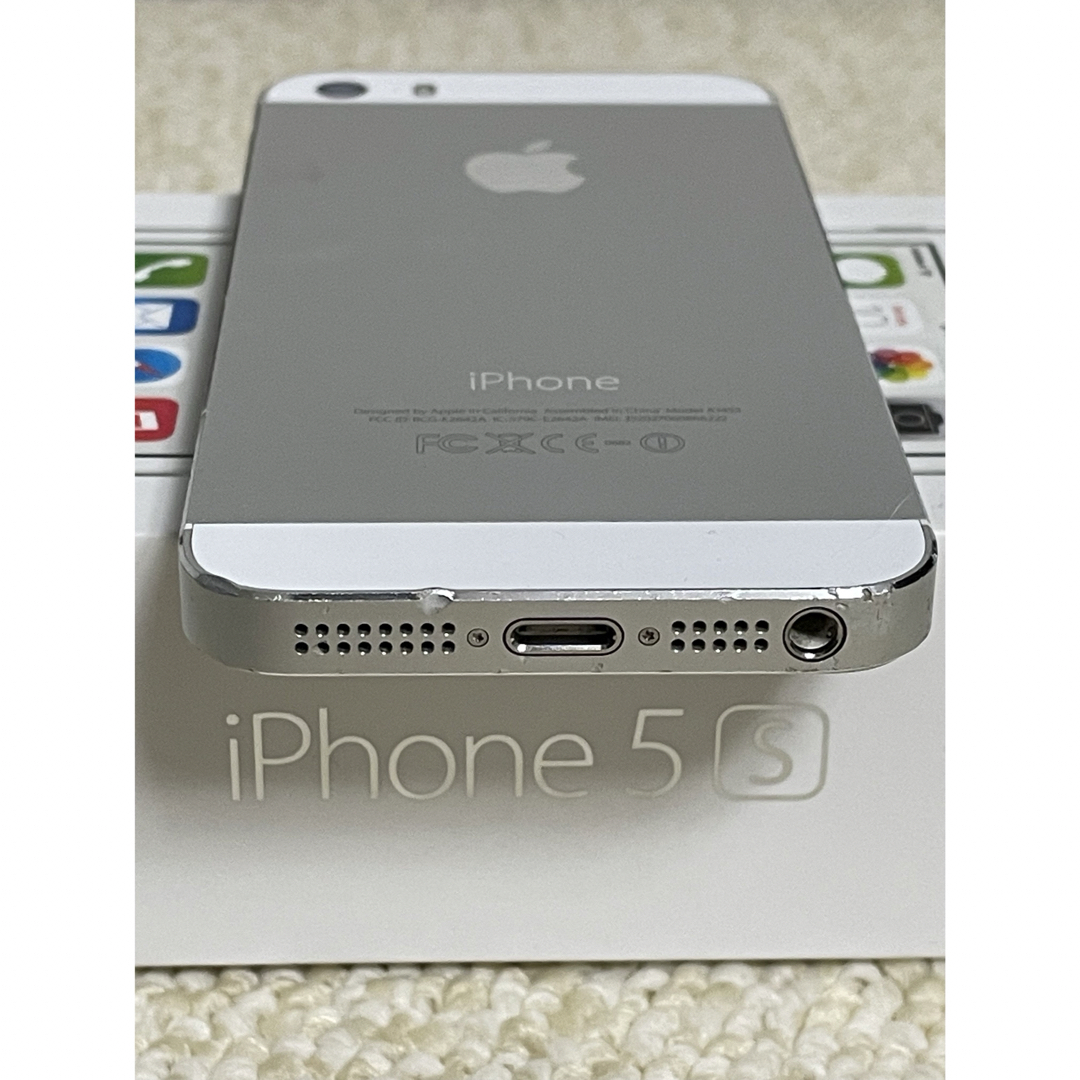 Apple(アップル)のiPhone5s  シルバー　32GB SIMフリー スマホ/家電/カメラのスマートフォン/携帯電話(スマートフォン本体)の商品写真