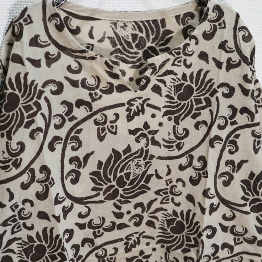 【新品】アジアンコットンシャツ　ボタニカルフラワー総柄　ブラウンベージュ メンズのトップス(Tシャツ/カットソー(半袖/袖なし))の商品写真