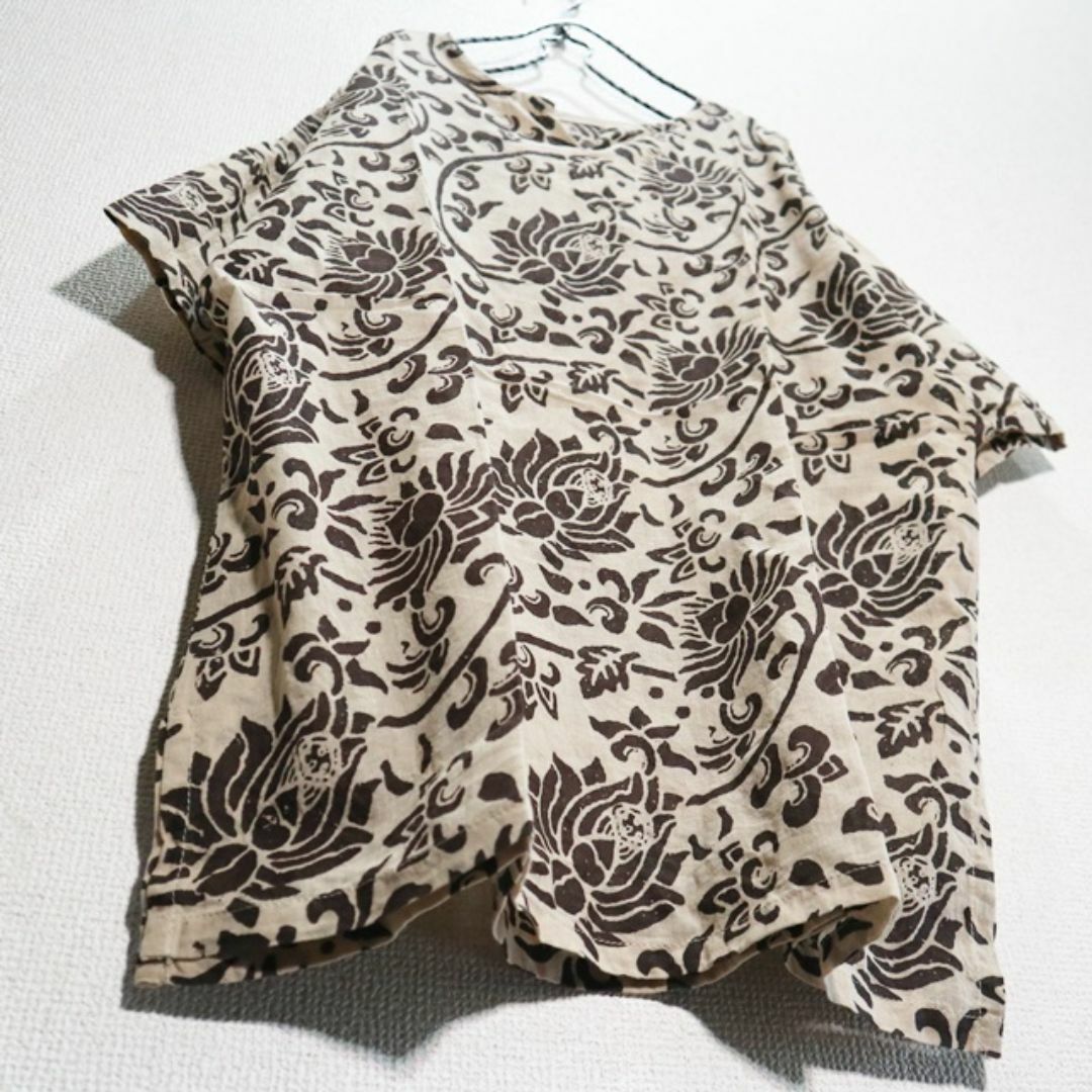【新品】アジアンコットンシャツ　ボタニカルフラワー総柄　ブラウンベージュ メンズのトップス(Tシャツ/カットソー(半袖/袖なし))の商品写真