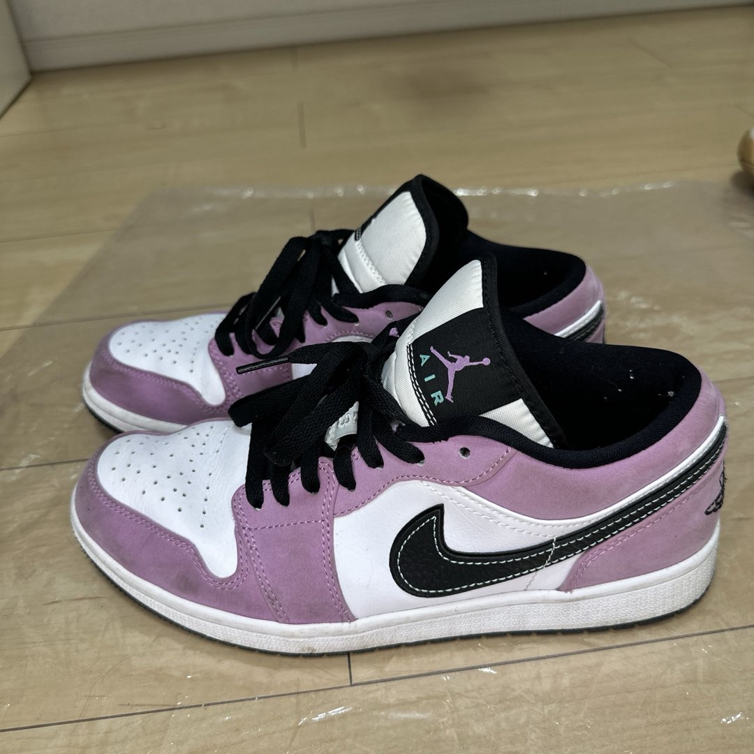 NIKE(ナイキ)の26.0 NIKE AIR JORDAN 1 LOW VIOLET SHOCK メンズの靴/シューズ(スニーカー)の商品写真