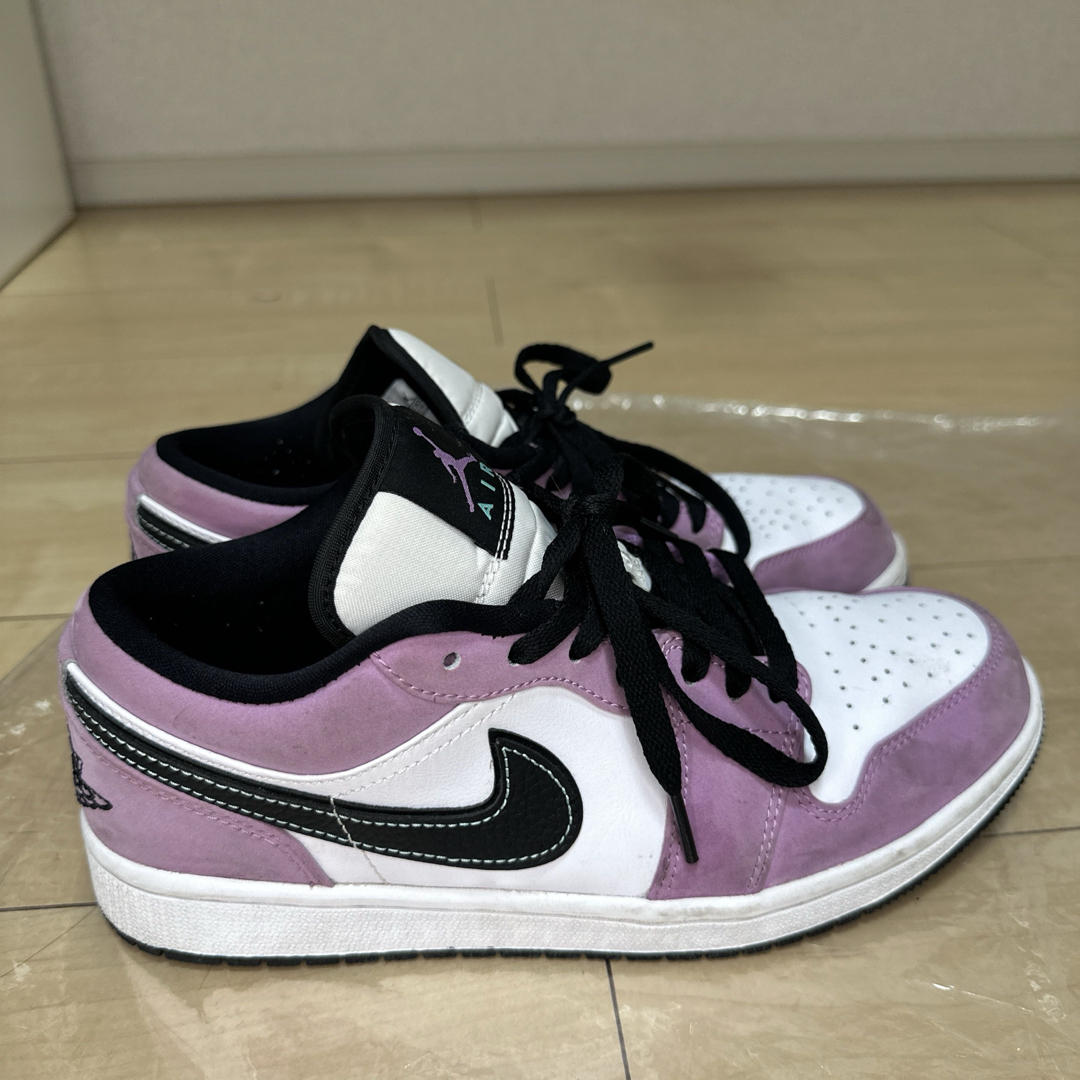 NIKE(ナイキ)の26.0 NIKE AIR JORDAN 1 LOW VIOLET SHOCK メンズの靴/シューズ(スニーカー)の商品写真