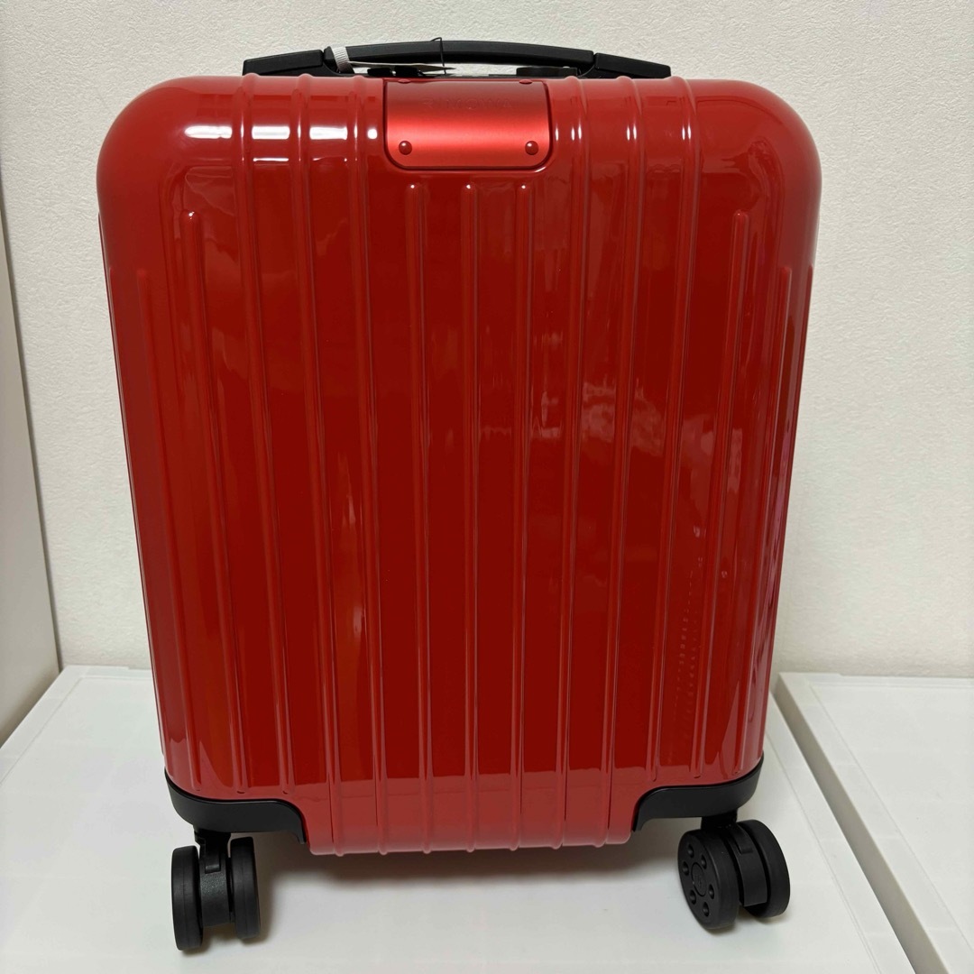 RIMOWA(リモワ)の【未使用】リモワ エッセンシャルライト 823.42.65.4 19Lレッド レディースのバッグ(スーツケース/キャリーバッグ)の商品写真