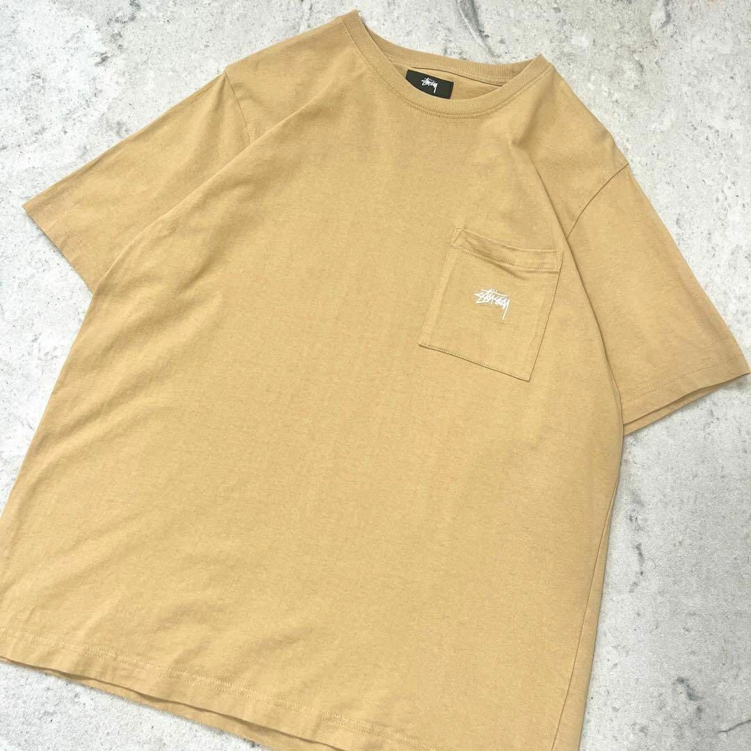 【ステューシー】美品刺繍ロゴワンポイント ポケットTシャツ ベージュstussy メンズのトップス(Tシャツ/カットソー(半袖/袖なし))の商品写真