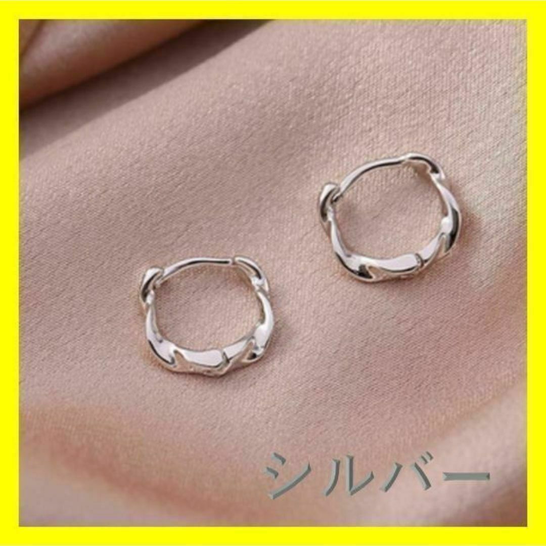 ◎ フープピアス　ツイスト　小ぶり　シンプル可愛い　波型 レディースのアクセサリー(ピアス)の商品写真