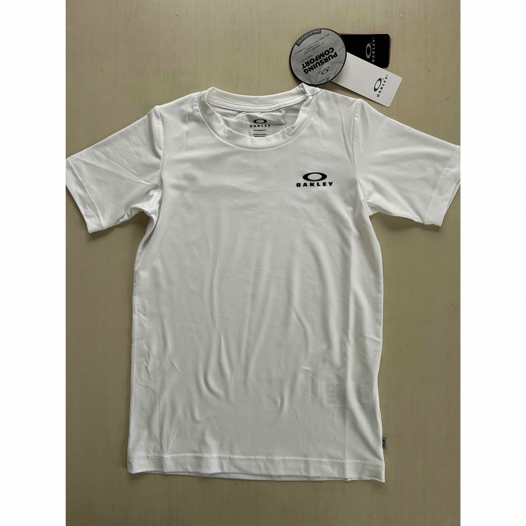 Oakley(オークリー)の新品タグ付き　OAKLEYオークリー　130cm Tシャツ＆パンツセット キッズ/ベビー/マタニティのキッズ服男の子用(90cm~)(Tシャツ/カットソー)の商品写真