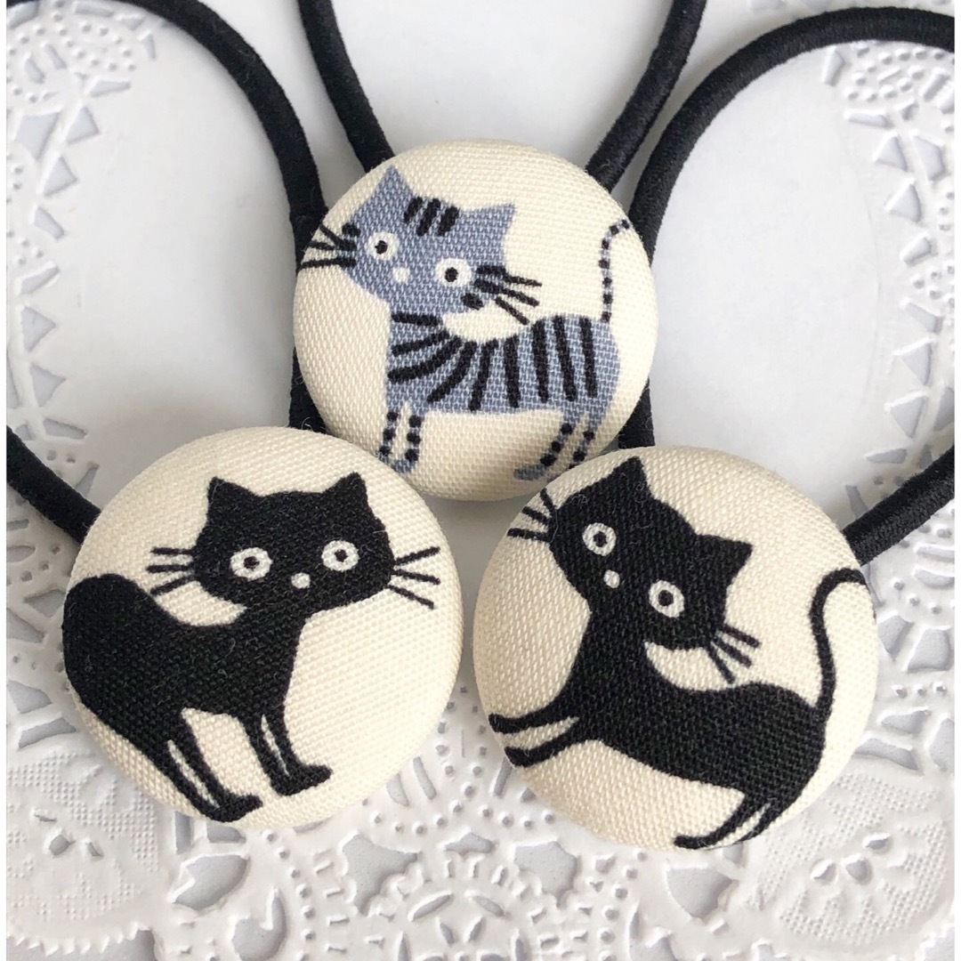 黒猫&サバトラちゃん ヘアゴム 3個セット ハンドメイドのアクセサリー(ヘアアクセサリー)の商品写真