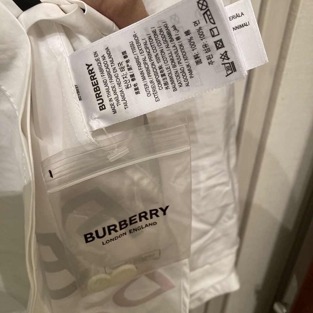 BURBERRY(バーバリー)のBurberry ロゴシャツ　 レディースのトップス(シャツ/ブラウス(長袖/七分))の商品写真