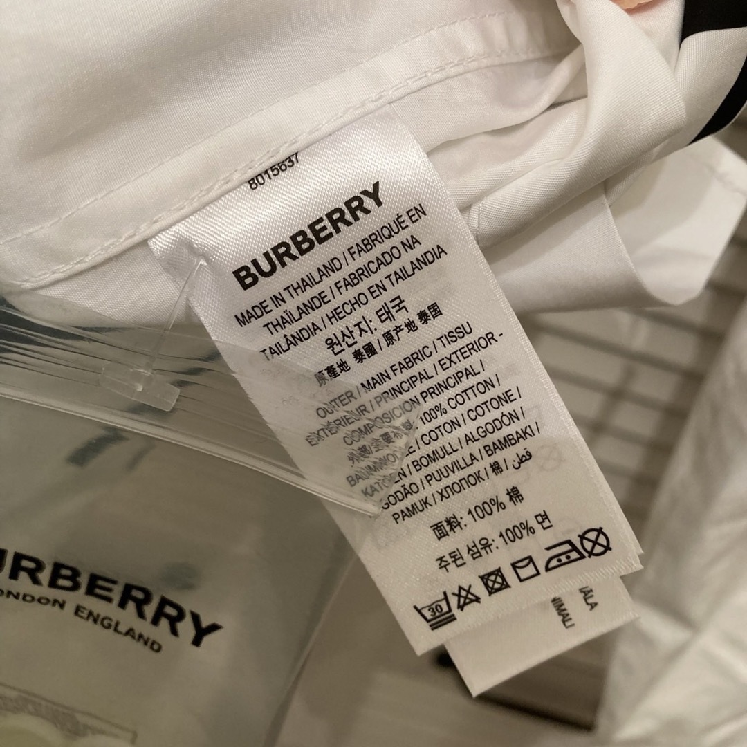 BURBERRY(バーバリー)のBurberry ロゴシャツ　 レディースのトップス(シャツ/ブラウス(長袖/七分))の商品写真