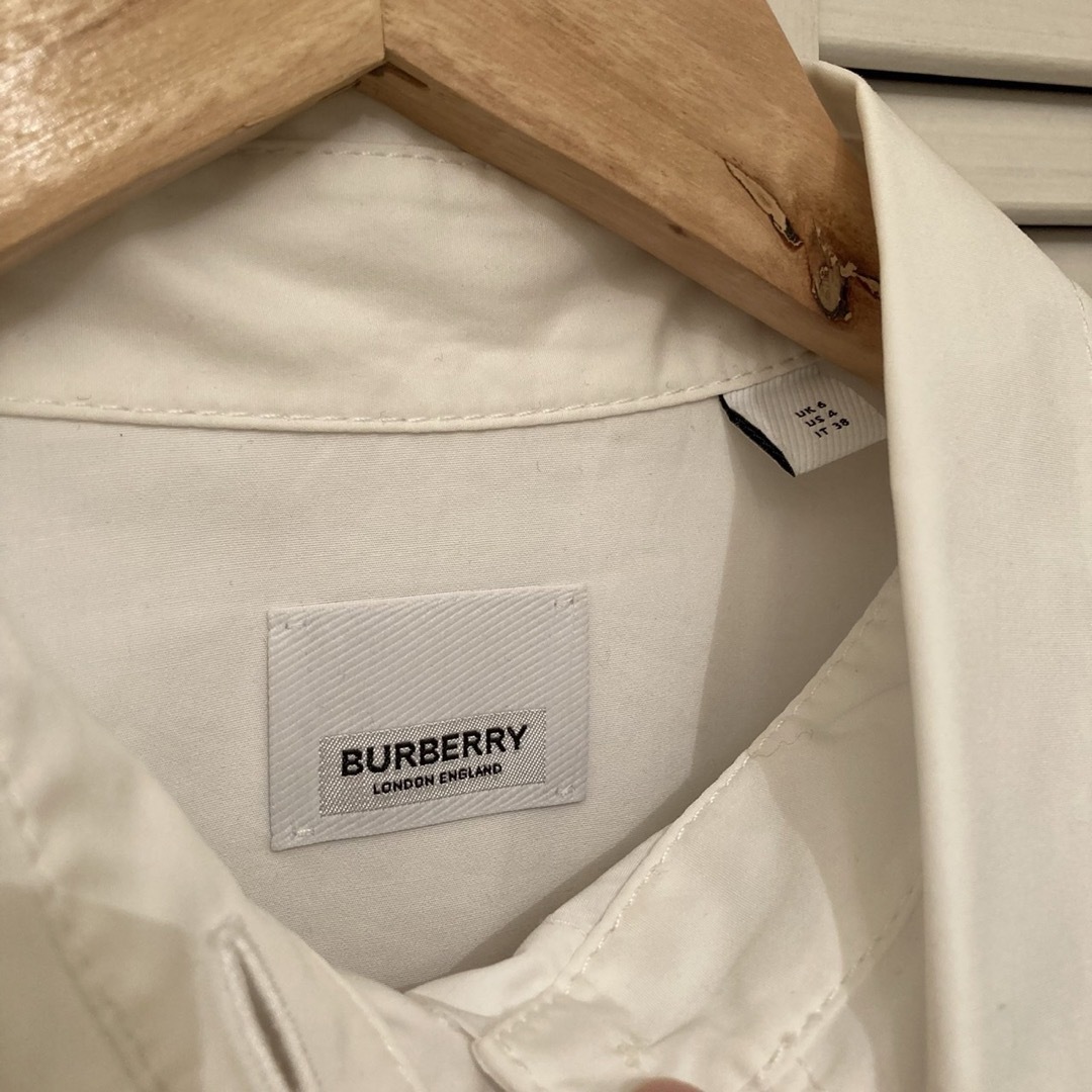 BURBERRY(バーバリー)のBurberry ロゴシャツ　 レディースのトップス(シャツ/ブラウス(長袖/七分))の商品写真