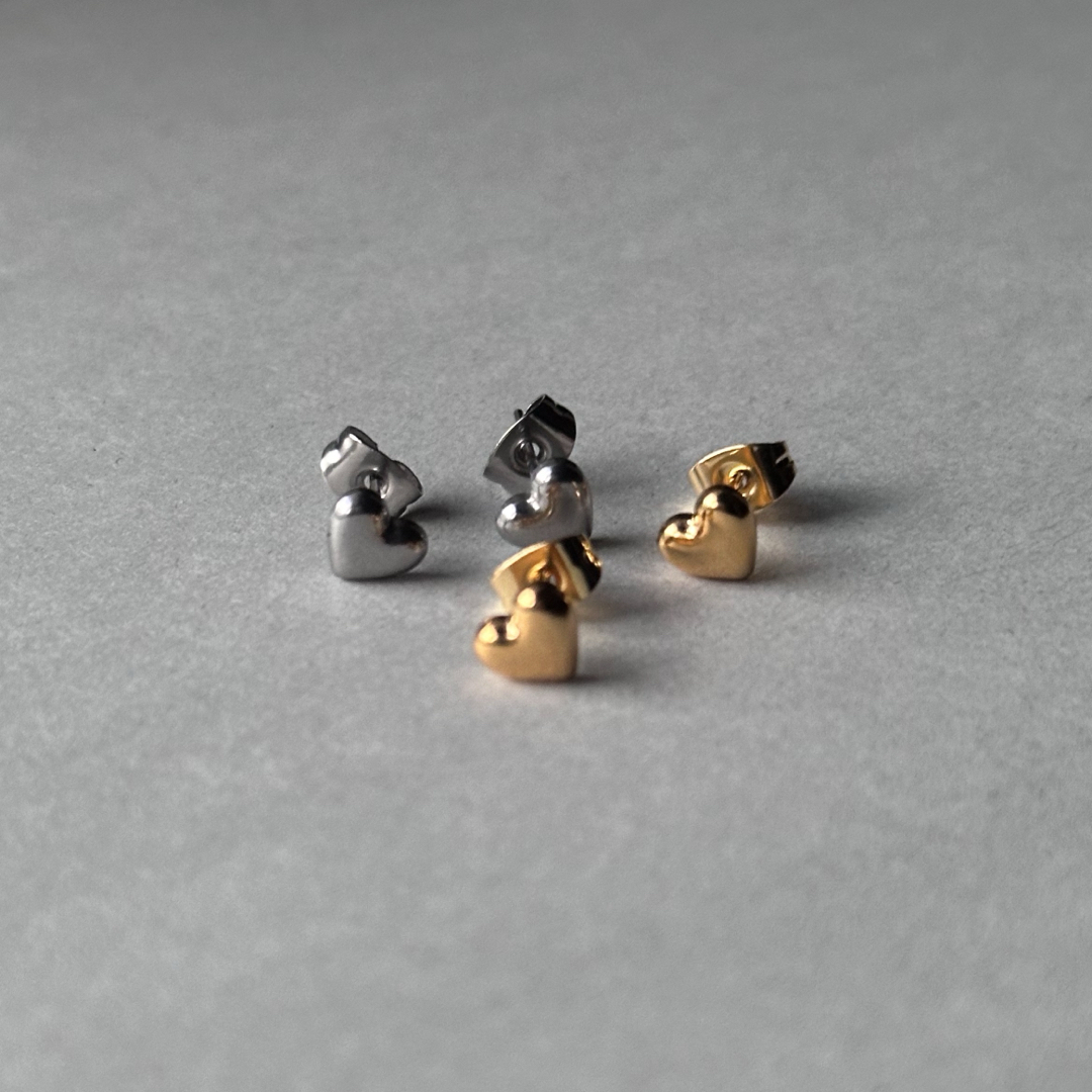 nano・universe(ナノユニバース)のHeart dot mini pierce gold No.1204 レディースのアクセサリー(ピアス)の商品写真