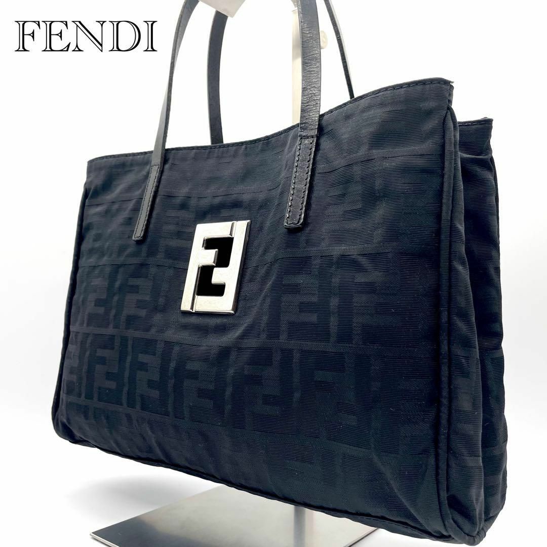 FENDI(フェンディ)の美品　FENDI フェンディ　ハンドバッグ　トートバッグ　ズッカ柄 ブラック レディースのバッグ(トートバッグ)の商品写真