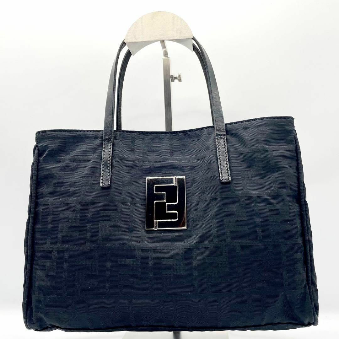 FENDI(フェンディ)の美品　FENDI フェンディ　ハンドバッグ　トートバッグ　ズッカ柄 ブラック レディースのバッグ(トートバッグ)の商品写真