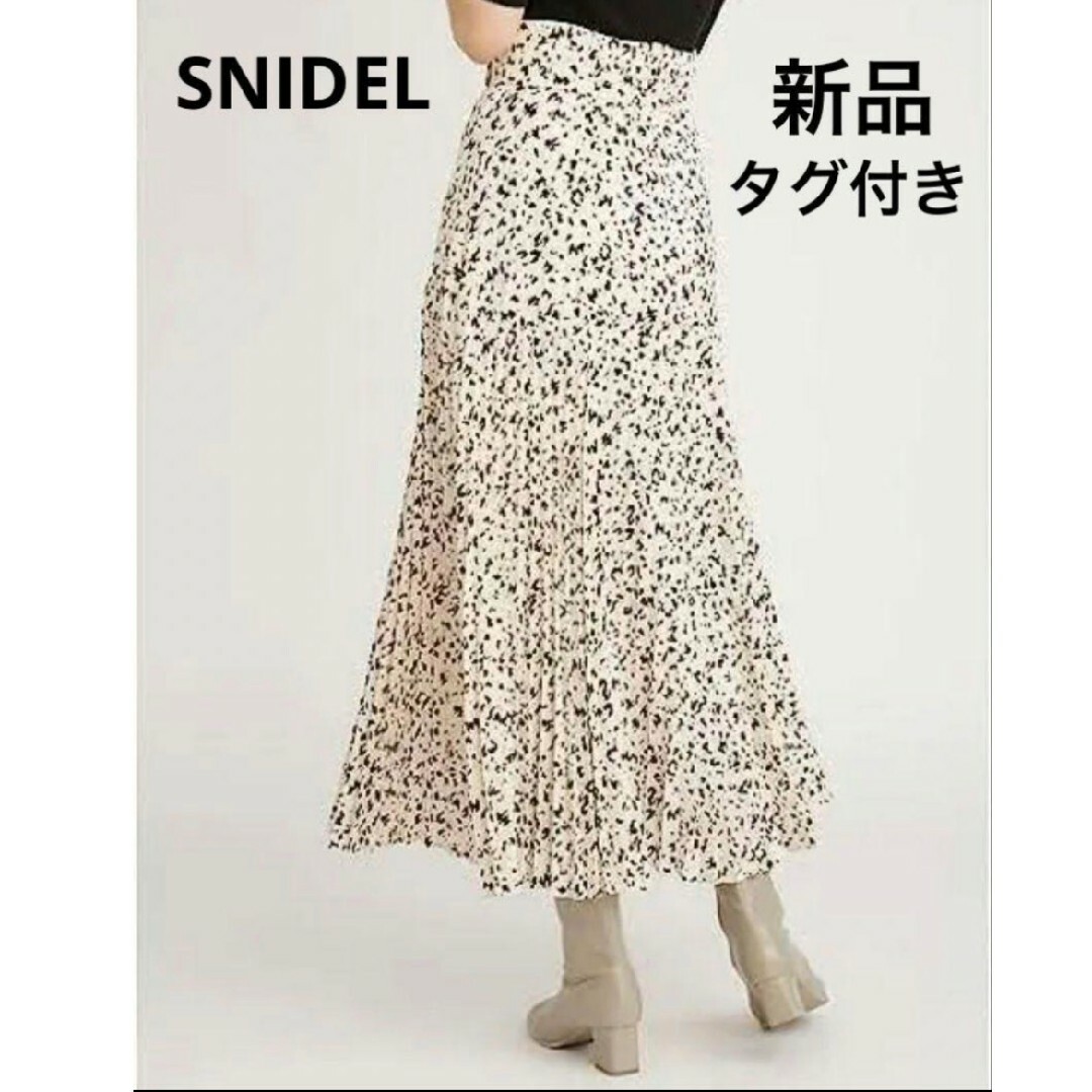 SNIDEL(スナイデル)の新品タグ付き　スナイデル　フレア プリーツ ロングスカート レディースのスカート(ロングスカート)の商品写真