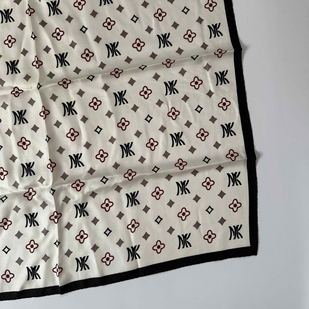 MK MICHEL KLEIN(エムケーミッシェルクラン)のミッシェルクラン　スカーフ　小さめ レディースのファッション小物(バンダナ/スカーフ)の商品写真