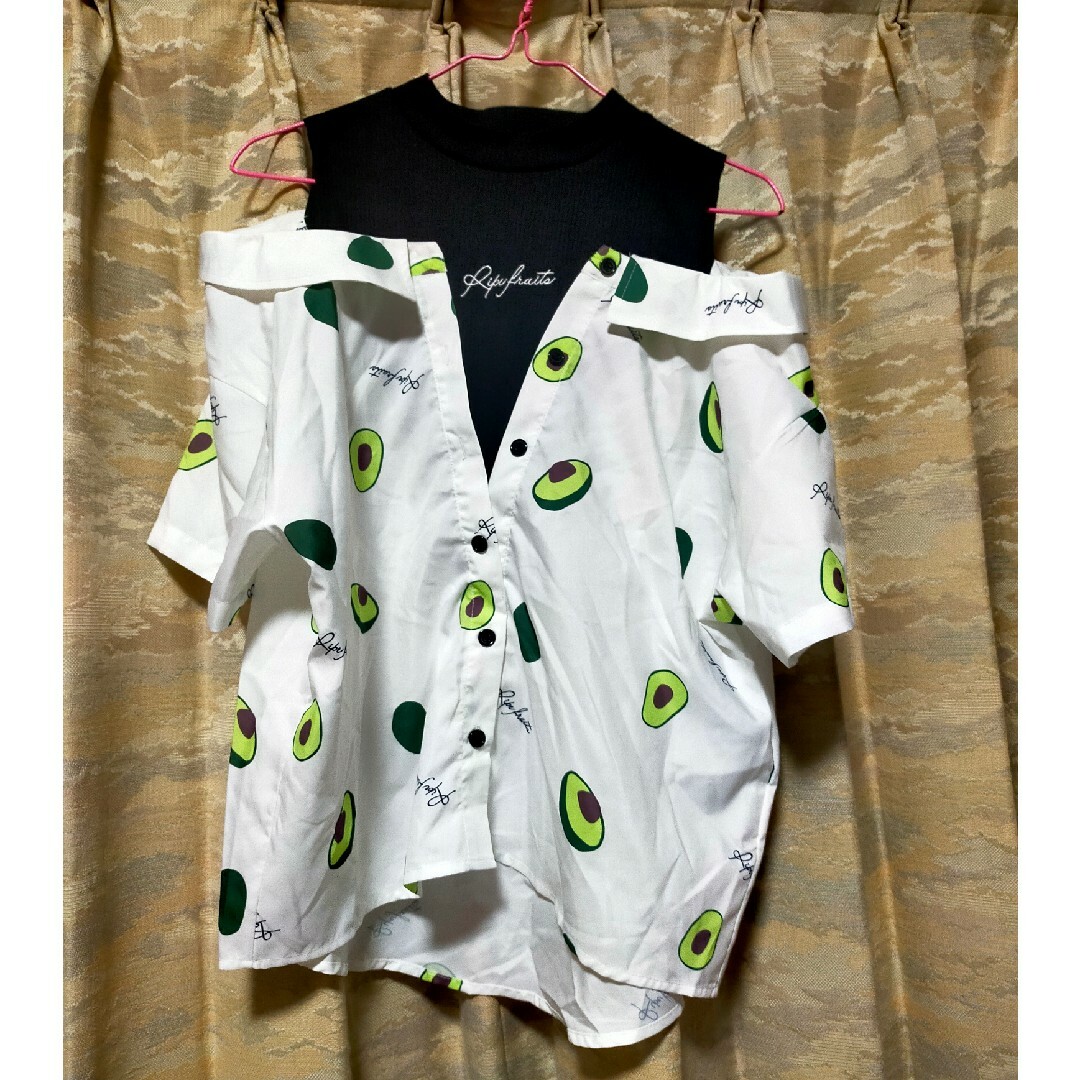 Avail(アベイル)のしまむら アヴェイル 重ね着風アボカド柄シャツ レディースのトップス(シャツ/ブラウス(半袖/袖なし))の商品写真
