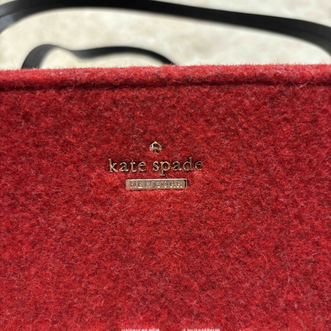 kate spade new york(ケイトスペードニューヨーク)の【希少美品】ケイトスペード　トートバッグ　A4  アップルチャーム レディースのバッグ(トートバッグ)の商品写真