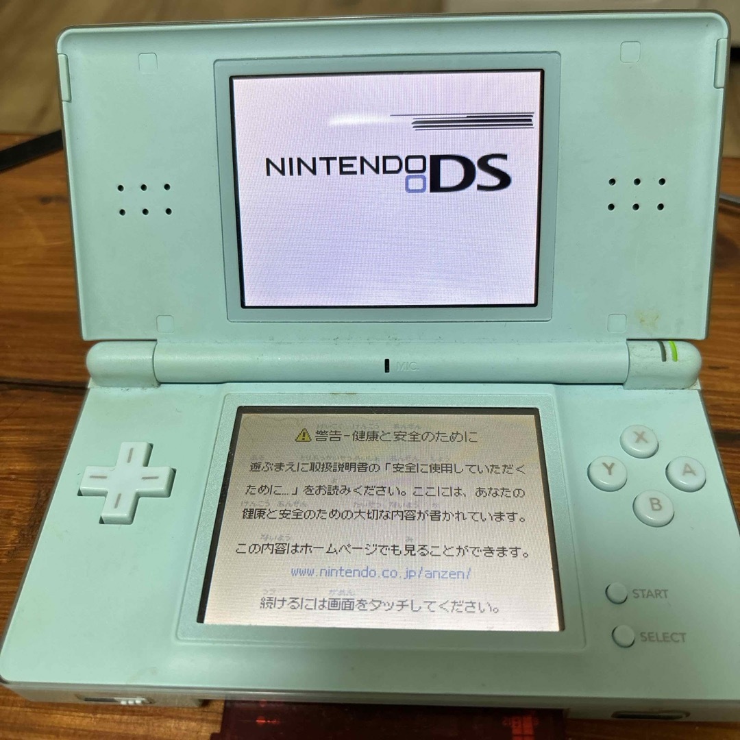 任天堂(ニンテンドウ)のDSライト　ポケットモンスタールビー エンタメ/ホビーのゲームソフト/ゲーム機本体(携帯用ゲーム機本体)の商品写真