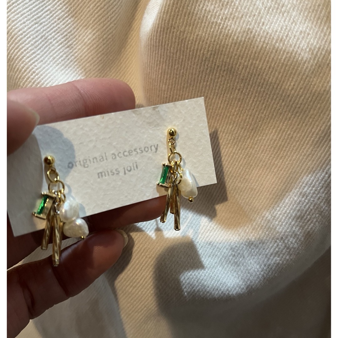 mini     gold.tassel  【 green  】 ハンドメイドのアクセサリー(ピアス)の商品写真