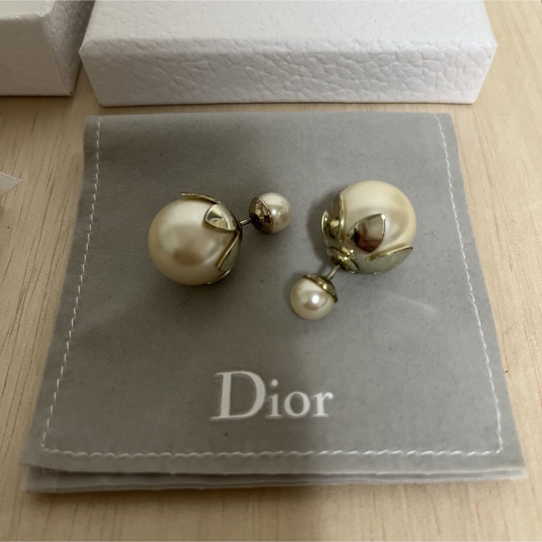 Christian Dior(クリスチャンディオール)のレア ディオール トライバルボールピアス パール ピアス フラワーモチーフ レディースのアクセサリー(ピアス)の商品写真