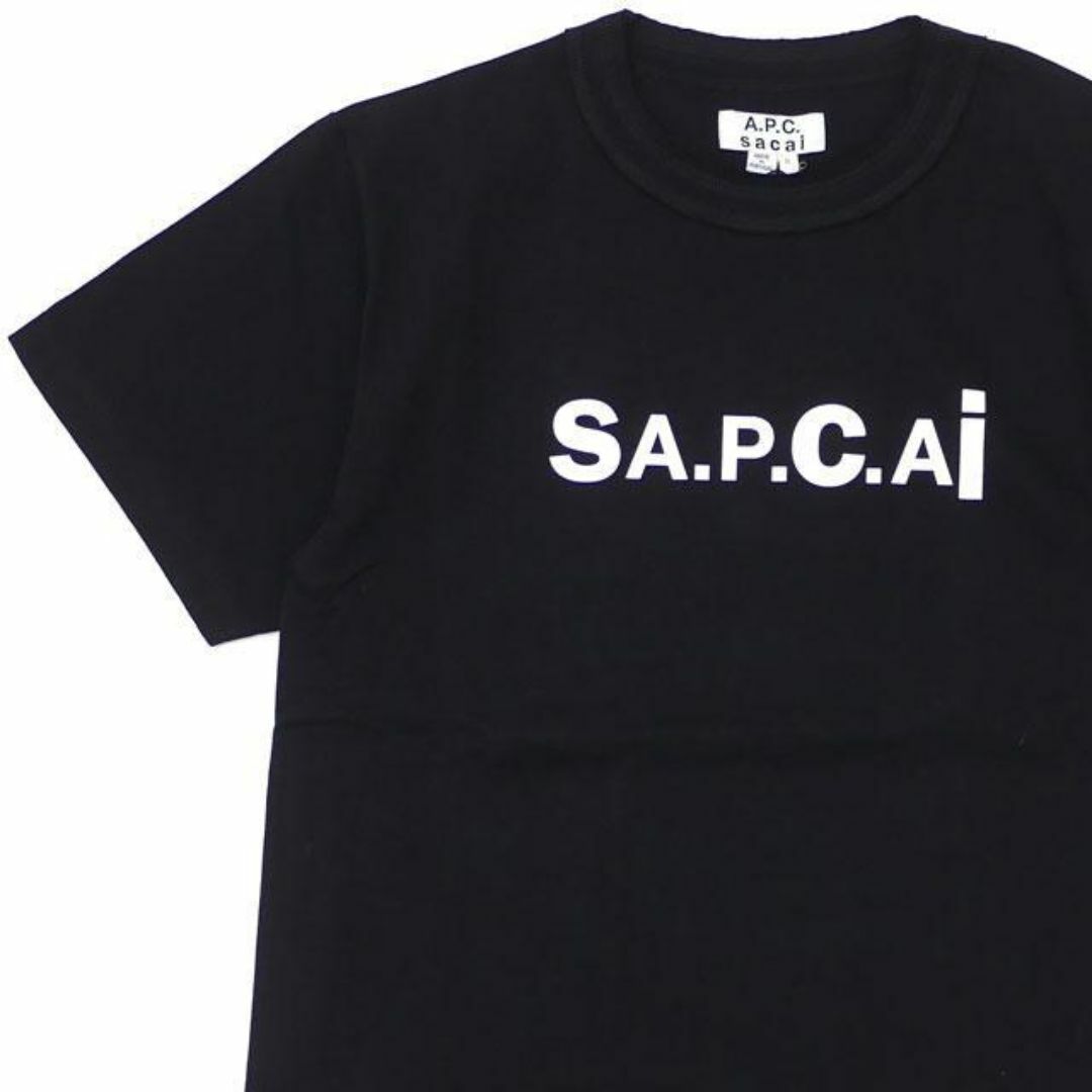 sacai(サカイ)の【A.P.C.× SACAI 】ロゴ Tシャツ 　黒 　サイドジップ 　KIYO メンズのトップス(Tシャツ/カットソー(半袖/袖なし))の商品写真