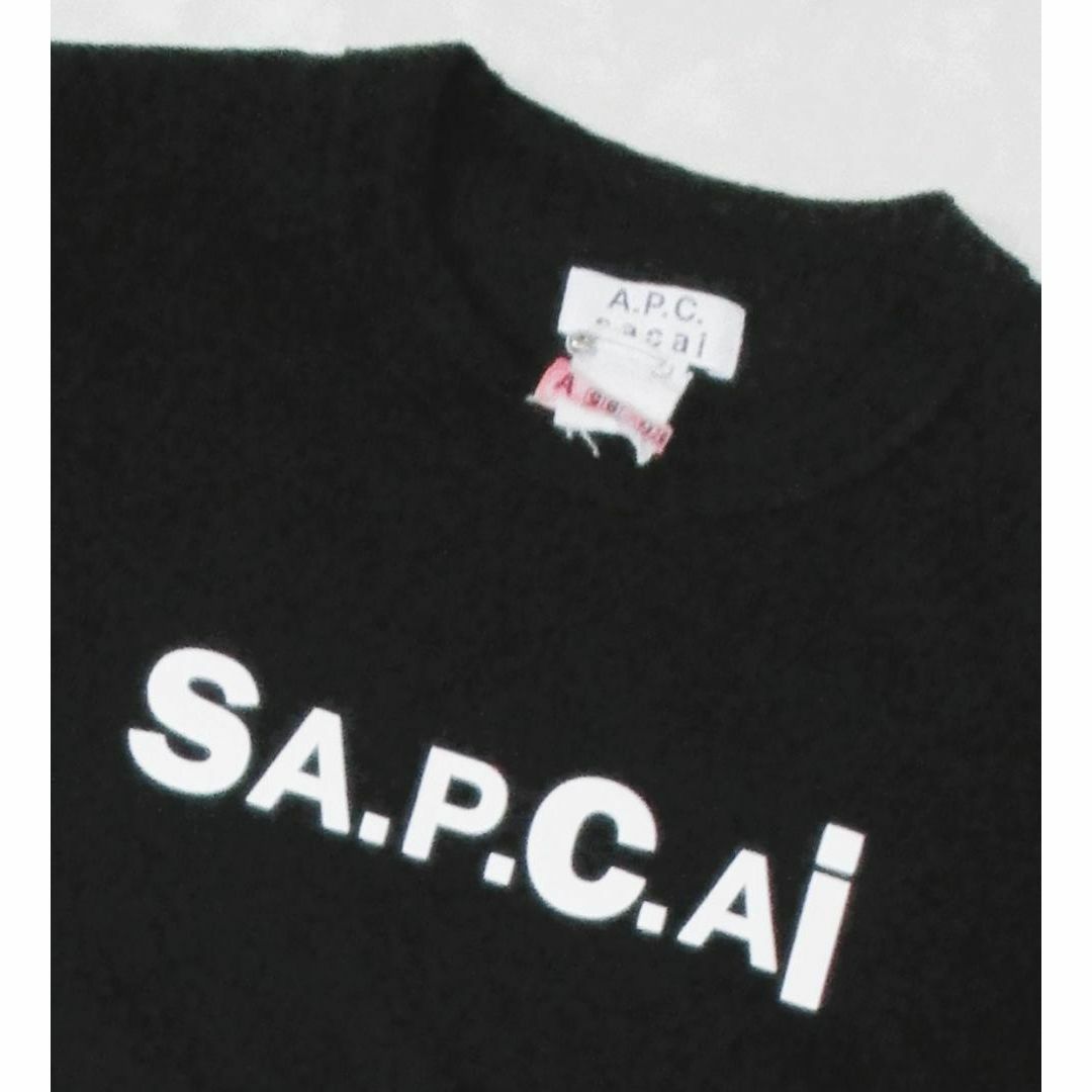 sacai(サカイ)の【A.P.C.× SACAI 】ロゴ Tシャツ 　黒 　サイドジップ 　KIYO メンズのトップス(Tシャツ/カットソー(半袖/袖なし))の商品写真