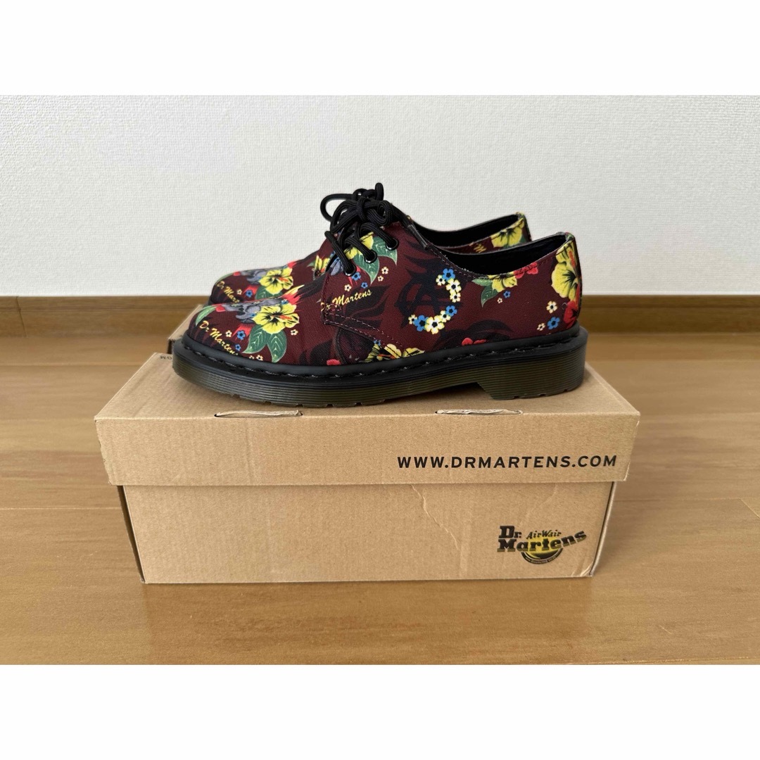 Dr.Martens(ドクターマーチン)のドクターマーチン レースアップシューズ  キャンバス フラワー スカル花柄 レディースの靴/シューズ(ブーツ)の商品写真