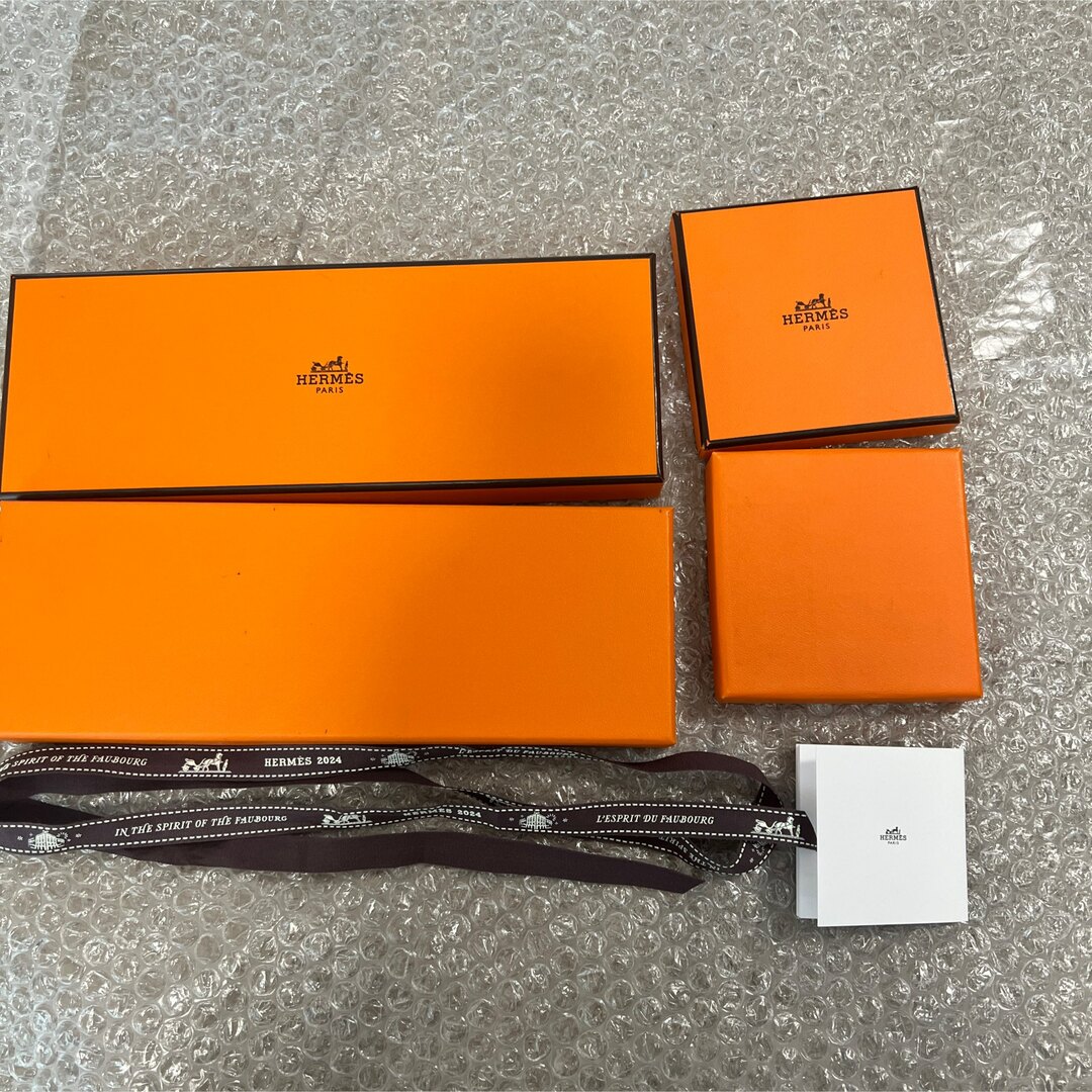 Hermes(エルメス)のエルメス HERMES 空箱 2個 2024年 リボン 1本 小さな冊子 １個 インテリア/住まい/日用品のインテリア小物(その他)の商品写真