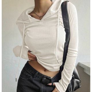 シーイン(SHEIN)のフード付きトップス(Tシャツ(長袖/七分))