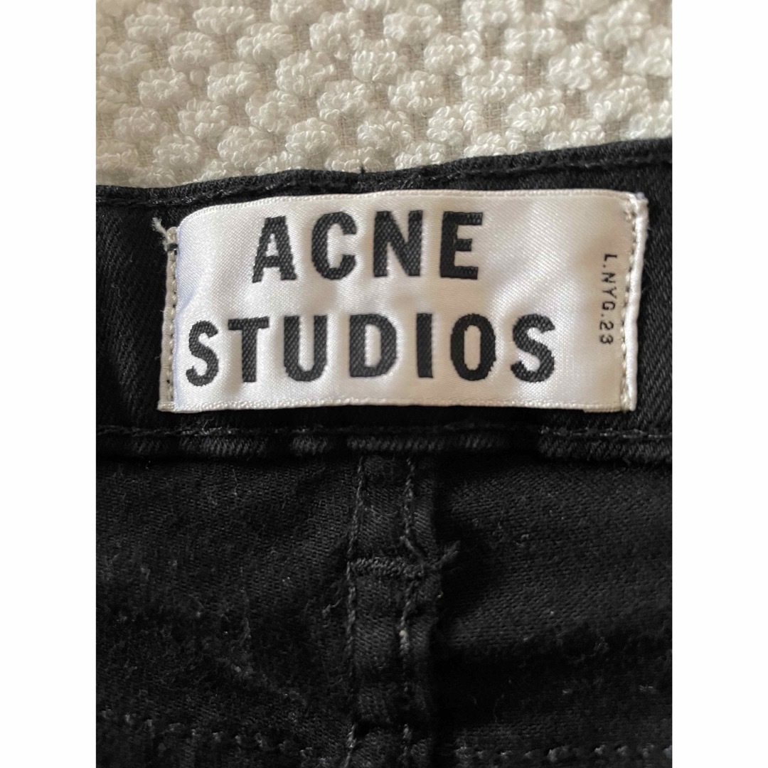 Acne Studios(アクネストゥディオズ)のアクネストゥディオ ACNE STUDIOS★スキニー デニム 黒 23 レディースのパンツ(デニム/ジーンズ)の商品写真