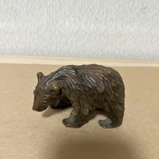 熊の彫り物