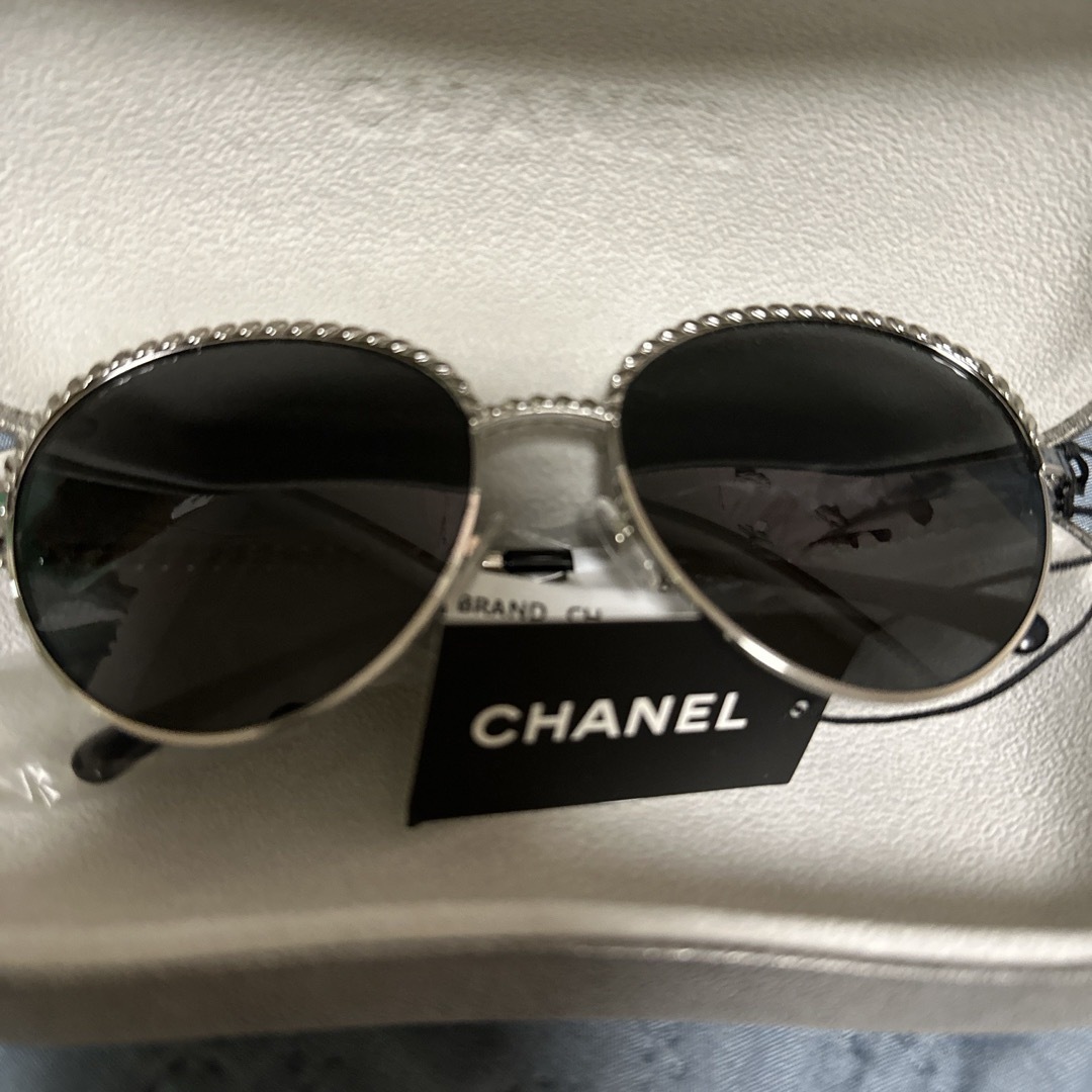 CHANEL(シャネル)のシャネル　CHANEL サングラス　新品未使用 レディースのファッション小物(サングラス/メガネ)の商品写真