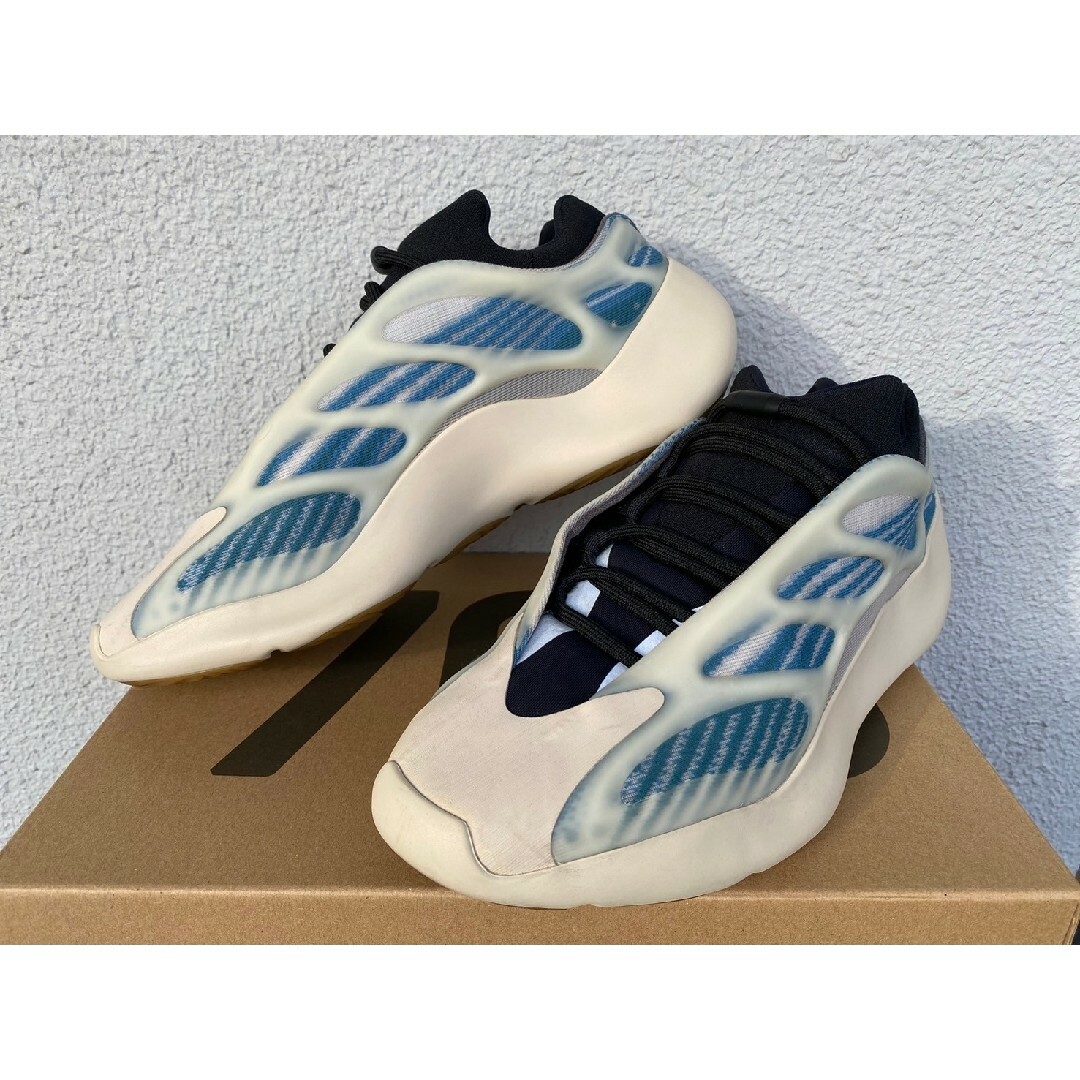 YEEZY（adidas）(イージー)のadidas YEEZY BOOST 700 V3 "Kyanite" 29cm メンズの靴/シューズ(スニーカー)の商品写真