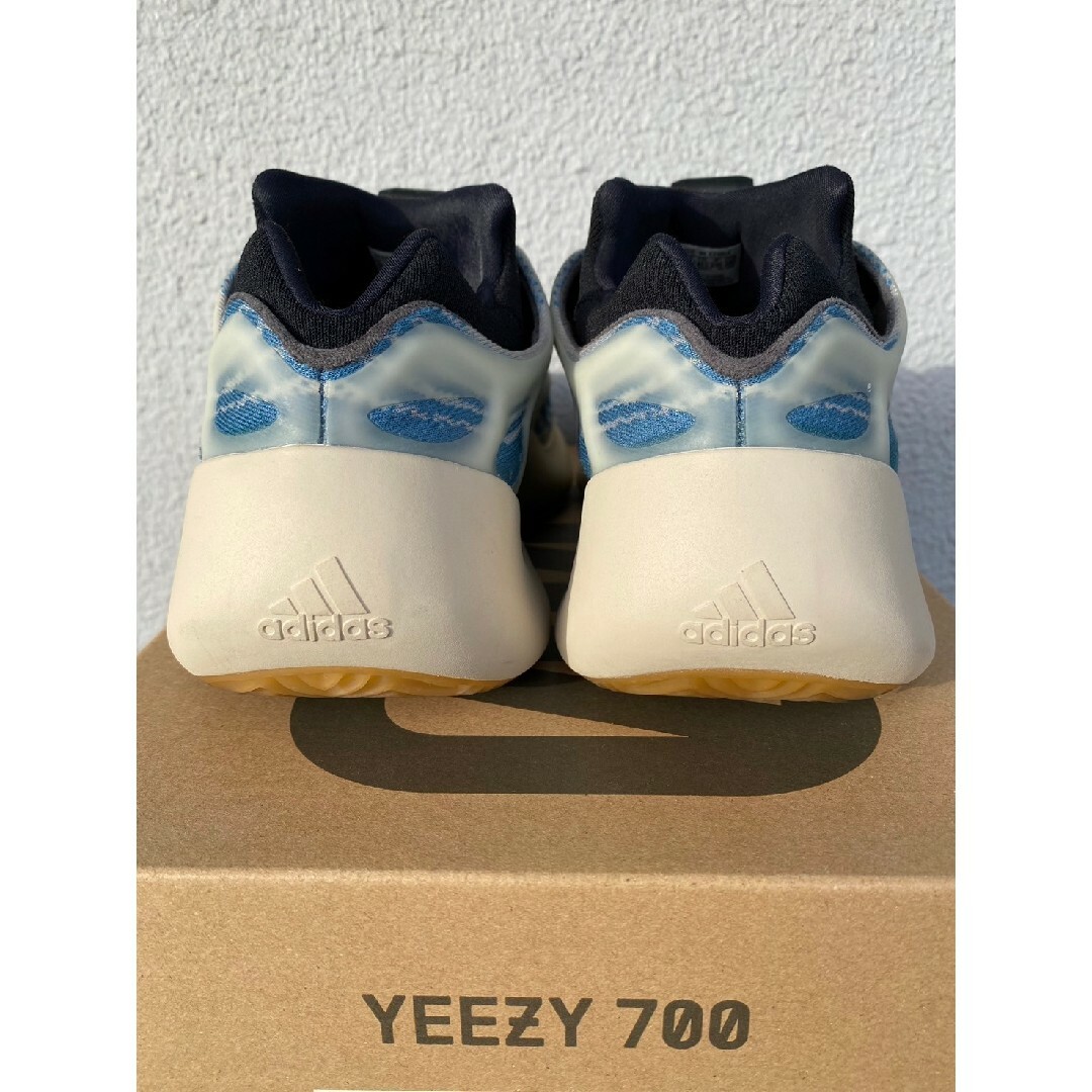 YEEZY（adidas）(イージー)のadidas YEEZY BOOST 700 V3 "Kyanite" 29cm メンズの靴/シューズ(スニーカー)の商品写真