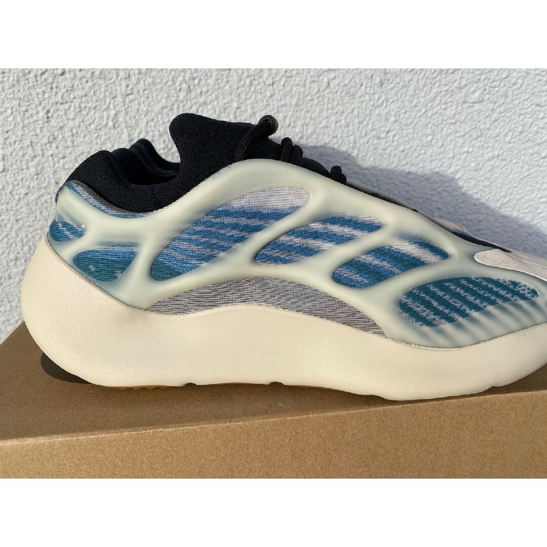 YEEZY（adidas）(イージー)のadidas YEEZY BOOST 700 V3 "Kyanite" 29cm メンズの靴/シューズ(スニーカー)の商品写真