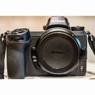 Nikon  ミラーレス一眼カメラ Z7(ミラーレス一眼)