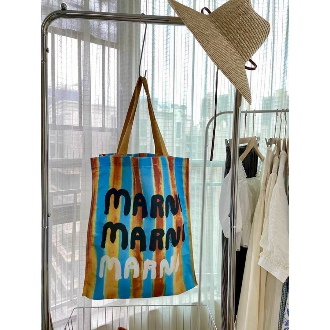 Marni(マルニ)のMARNI ノベルティトートバッグ 上海 JC Plazaオープン記念限定品　 レディースのバッグ(トートバッグ)の商品写真