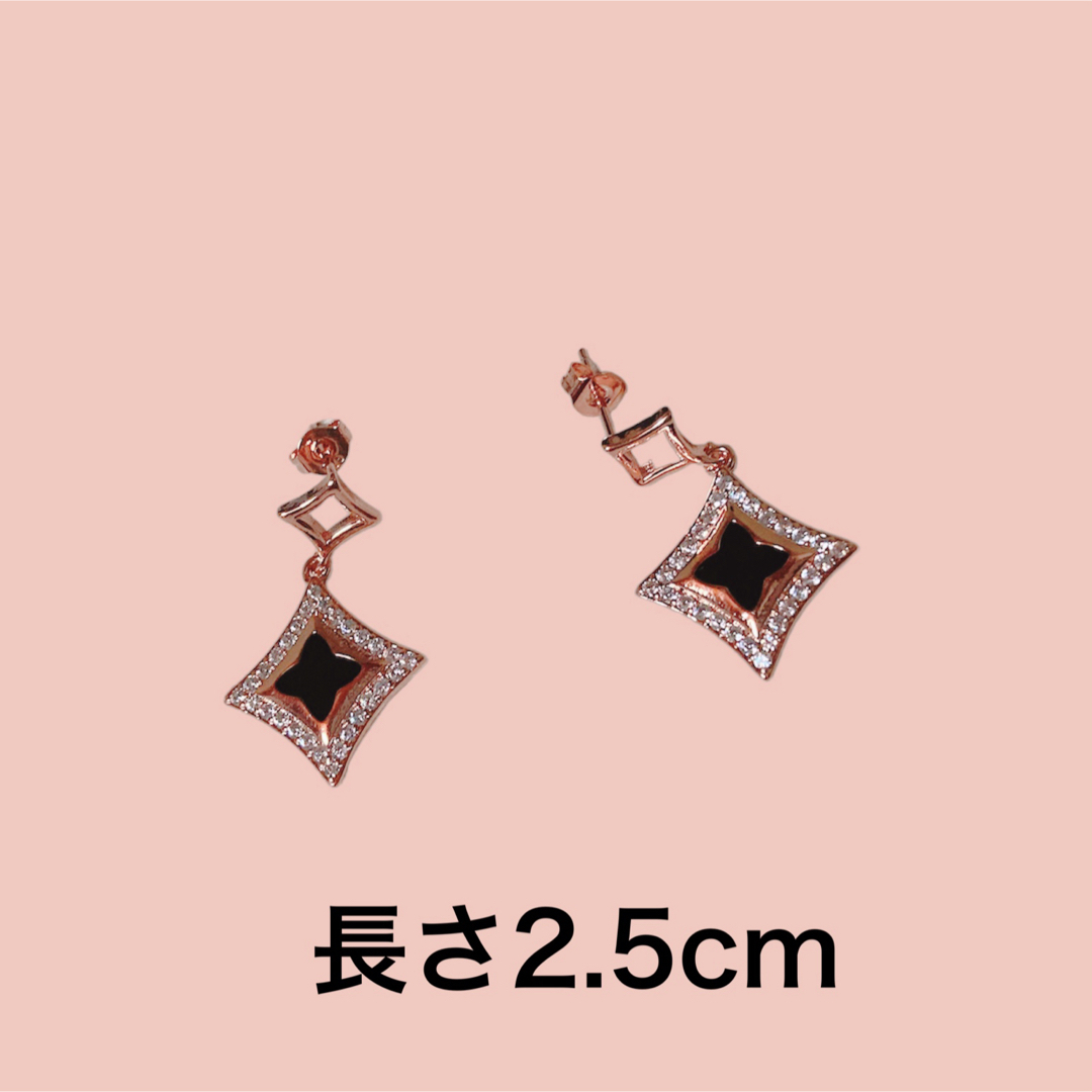 ピアス　単品購入歓迎　3点999円 2点700円　ダイヤ型　モノグラム風 レディースのアクセサリー(ピアス)の商品写真