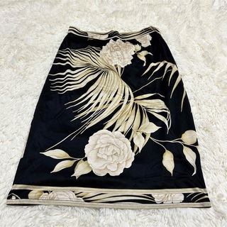 美品✨レオナール　ひざ丈スカート　総柄　ブラック　花柄　70 大きいサイズ