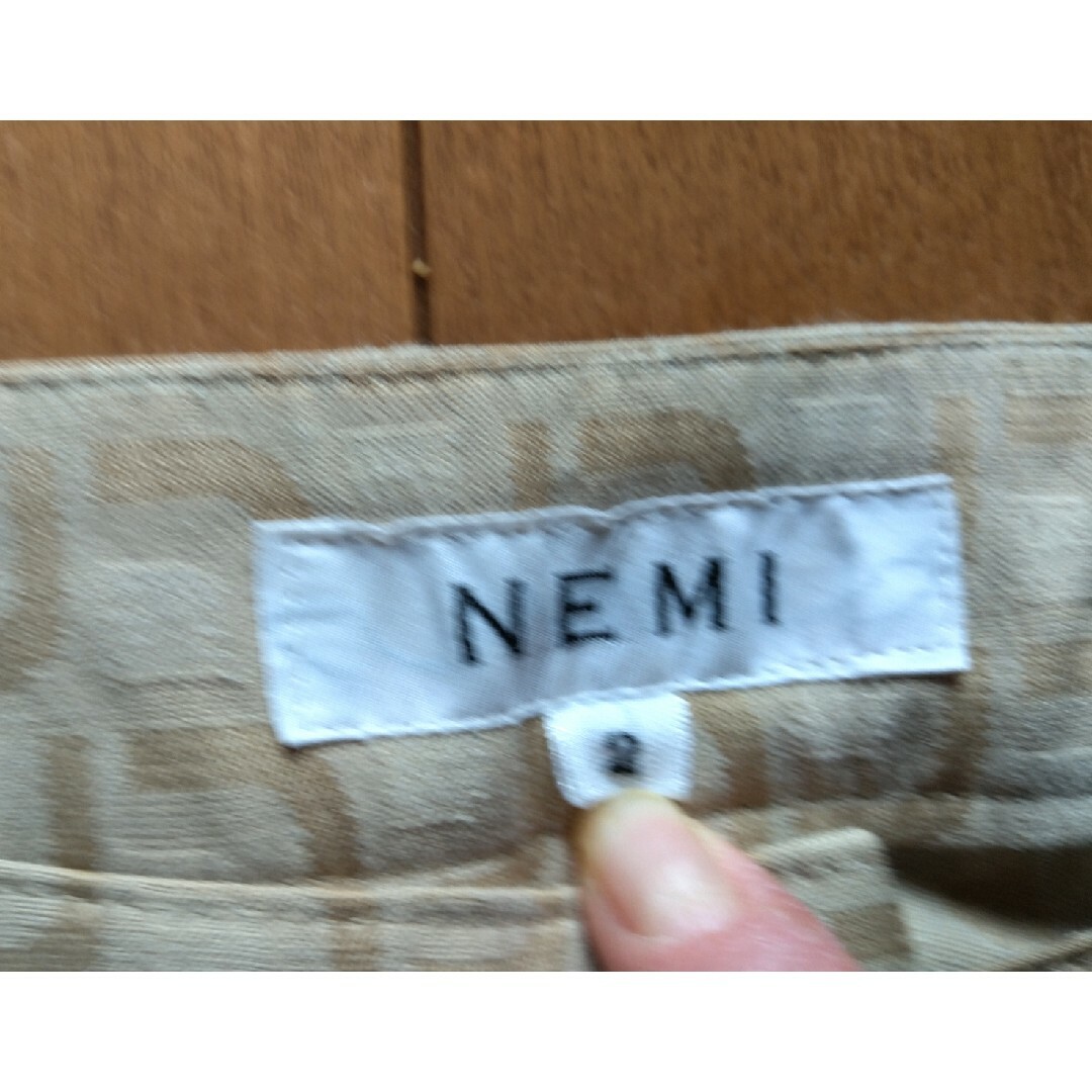 NEMI ベージュ柄 クロップドパンツサイズ2 レディースのパンツ(クロップドパンツ)の商品写真