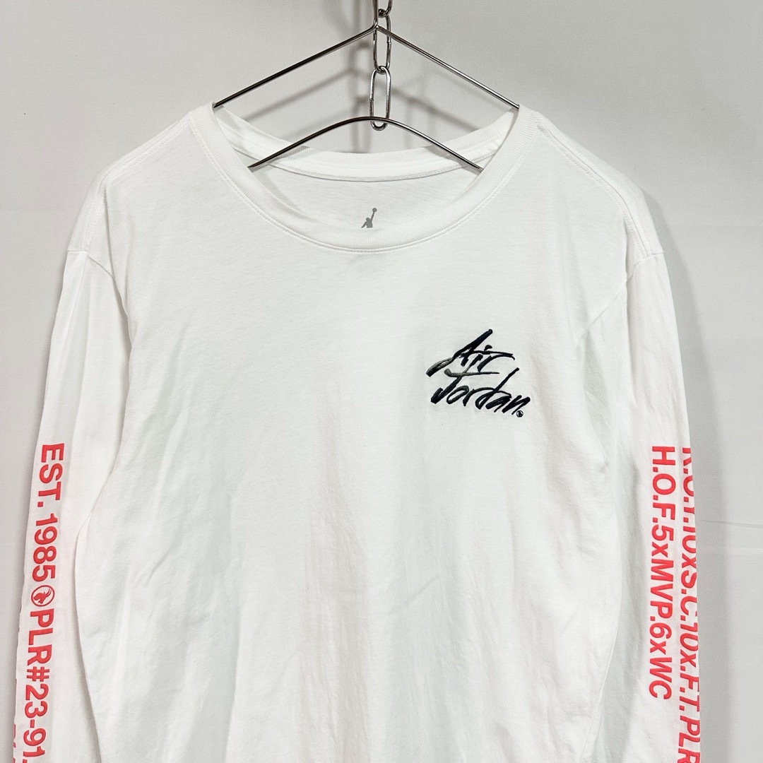 Jordan Brand（NIKE）(ジョーダン)の"NIKE JORDAN" スリーブ プリント 刺繍 ロゴ ロングTシャツ メンズのトップス(Tシャツ/カットソー(七分/長袖))の商品写真