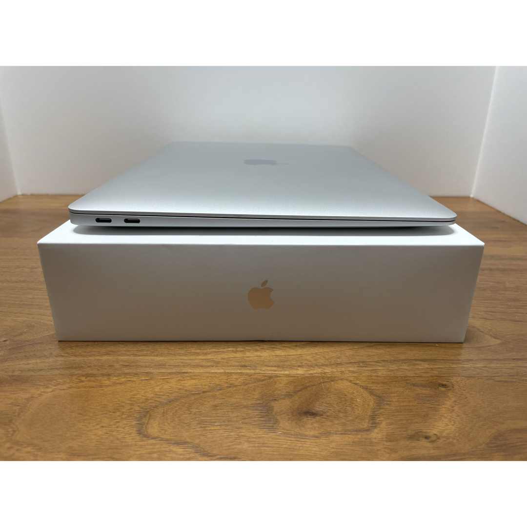 Mac (Apple)(マック)の美品❗️MacBook Air 2020 M1チップ シルバー スマホ/家電/カメラのPC/タブレット(ノートPC)の商品写真