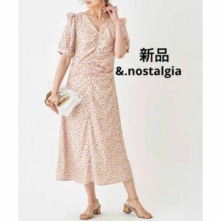 &.NOSTALGIA - 新品 大人可愛い 上品 レトロ花柄 フロントギャザーVネックワンピース ミディ丈