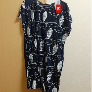 グラニフ(Design Tshirts Store graniph)の未使用 グラニフ　Ｔシャツ　ワンピ？  ネイビー　オウム　ポケット有(Tシャツ(半袖/袖なし))