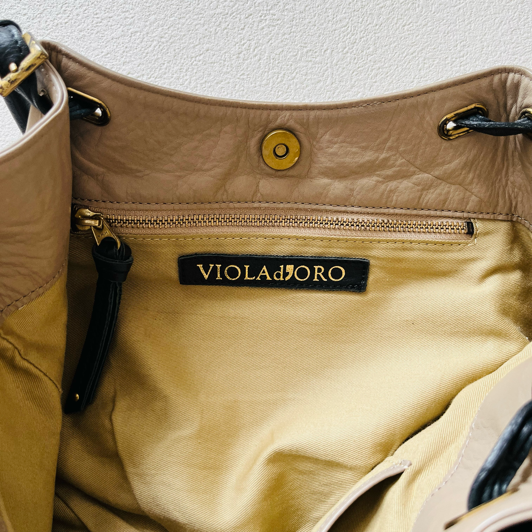 VIOLAd'ORO(ヴィオラドーロ)のVIOLAd’ORO ハンドバッグ バイカラー ブラック グレージュ レディースのバッグ(ハンドバッグ)の商品写真