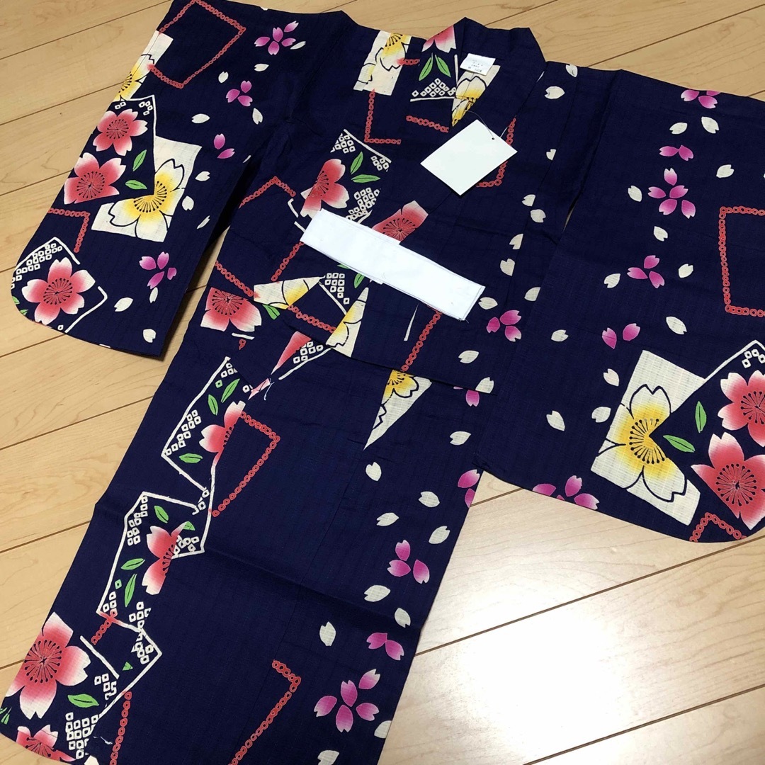 浴衣　桜　100センチ　レトロ　昭和　ゆかた キッズ/ベビー/マタニティのキッズ服女の子用(90cm~)(甚平/浴衣)の商品写真