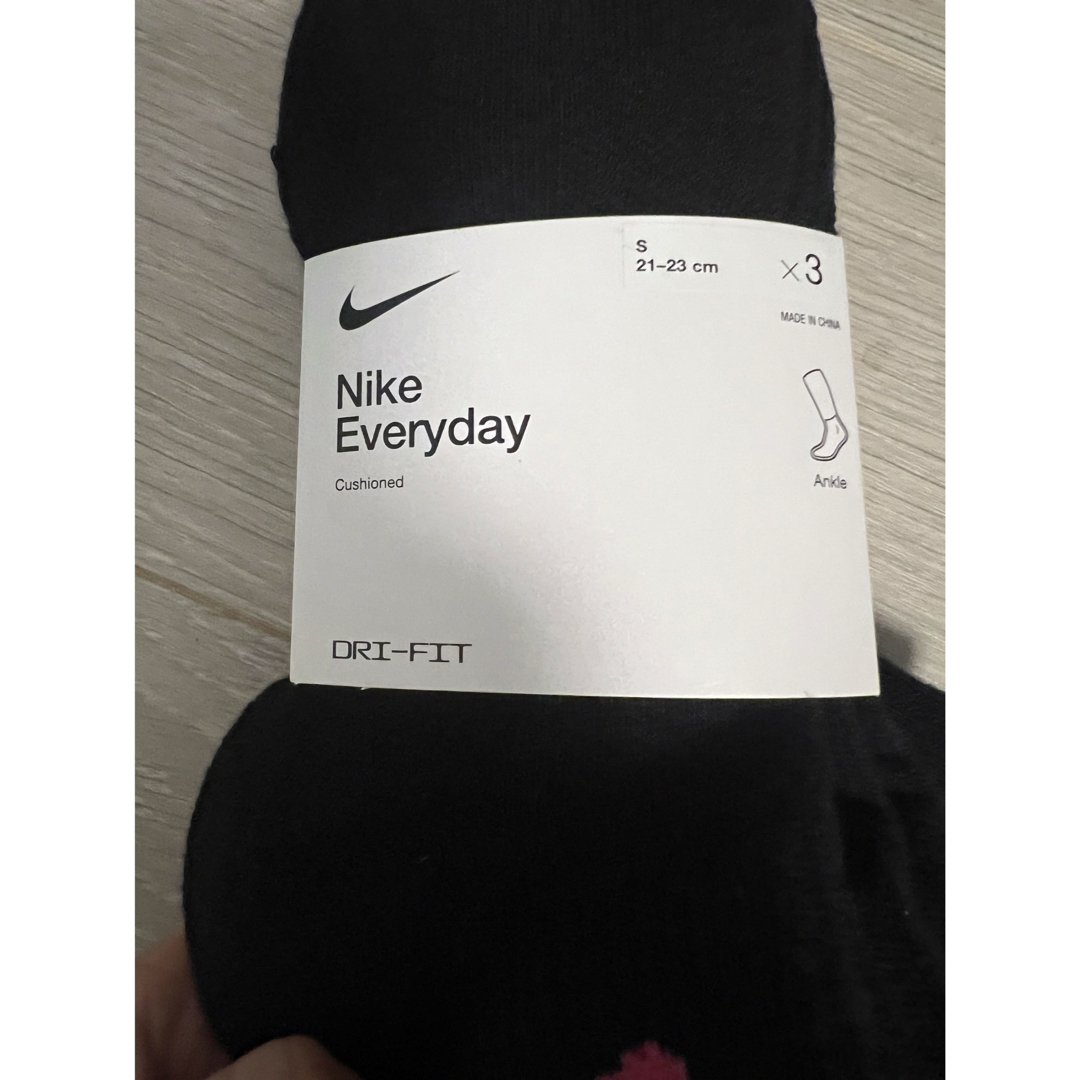 NIKE(ナイキ)のNIKE靴下21〜23㎝(S)イエロー　1足 レディースのレッグウェア(ソックス)の商品写真