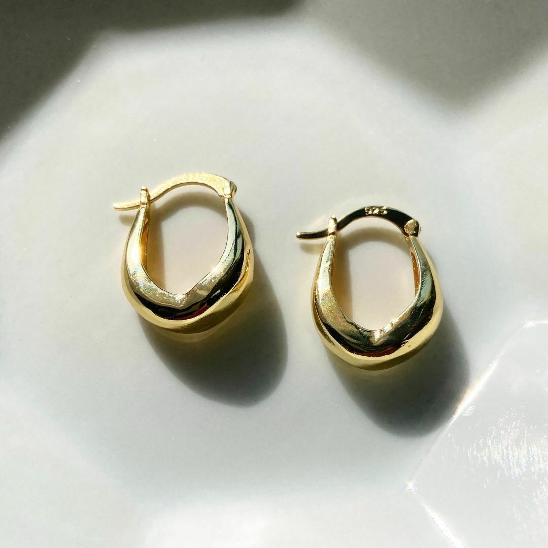 variation　U　type　gold　pierce　ゴールドピアス レディースのアクセサリー(ピアス)の商品写真