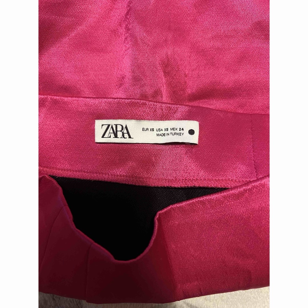 ZARA(ザラ)のZARA  スカート　ショッキングピンク　キャバ  パーティー  派手　ミニ レディースのスカート(ミニスカート)の商品写真