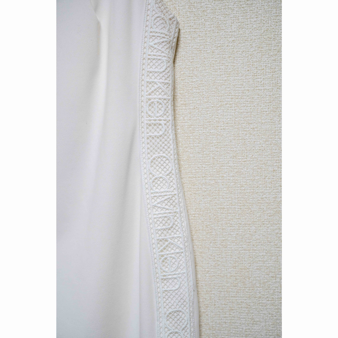 Calvin Klein(カルバンクライン)の【最終値下】CK カルバンクライン　袖なしワンピース白　4号　美品 レディースのワンピース(ひざ丈ワンピース)の商品写真